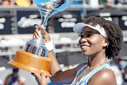Venus Williams fights back to beat Wozniacki in final clash