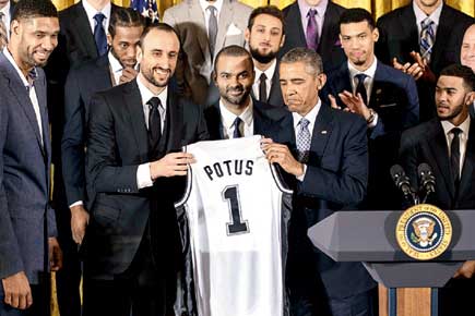 US President Obama offers advice to NBA champs Spurs