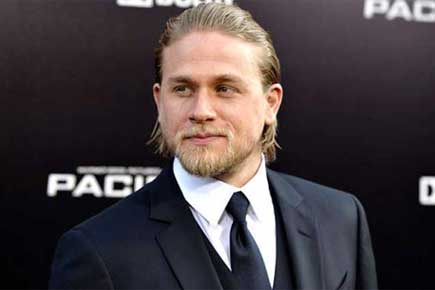 Charlie Hunnam did 1000 push-ups a day for 'King Arthur: Legend of the Sword'