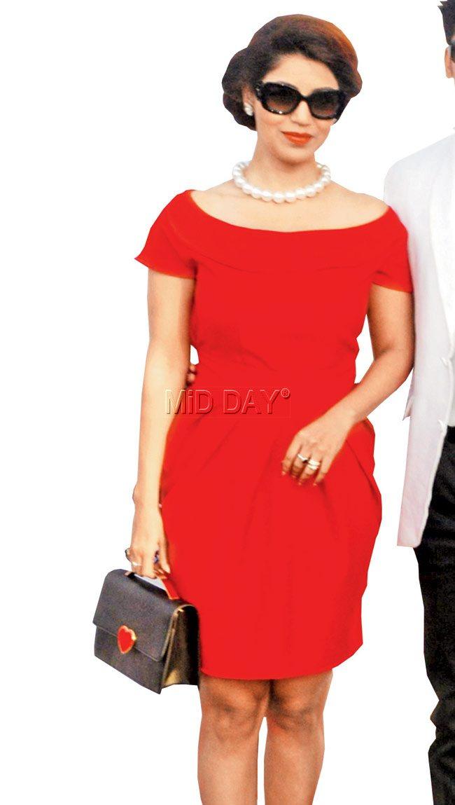 Debina Bonnerjee looks chic in a short-sleeved coral dress. Pics/Nimesh Dave
