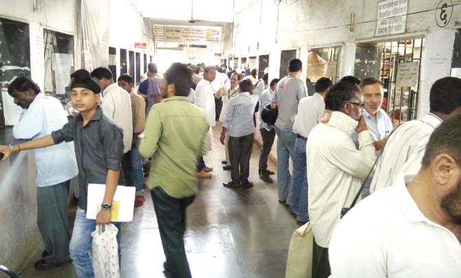 Waiting time had increased and applicants had to queue up themselves to get the work done at the Vashi RTO yesterday