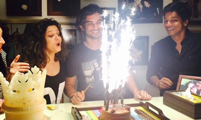 Sushant Singh Rajput and Ankita Lokhande cut the cake