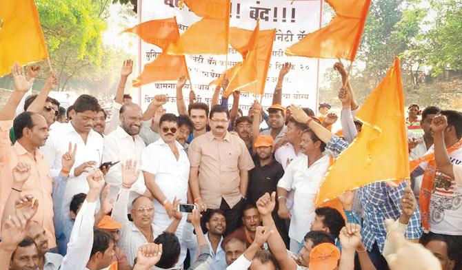 Vanity van drivers and cleaners, under the aegis of Chitrapat Sena, stage protests in Film City Studios demanding wage hike