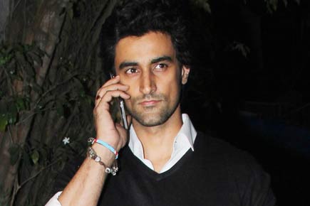 Spotted: Kunal Kapoor outside a Bandra restro-bar