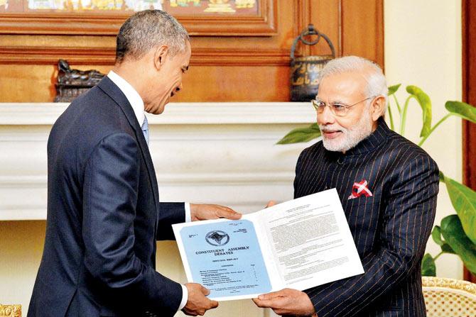 Modi presents Obama with a reproduction of a telegram sent by USA to the Indian Constituent Assembly in 1946.