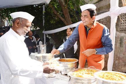 Chef Sanjeev Kapoor treats Dabbawalas to lunch