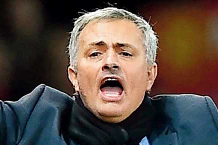 Jose Mourinho charged for ref comments 