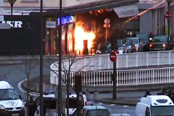 Explosion at a supermarket in eastern Paris