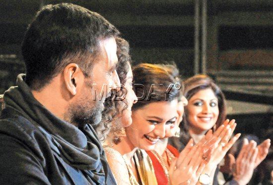 Akshay Kumar and Shilpa Shetty share a smile