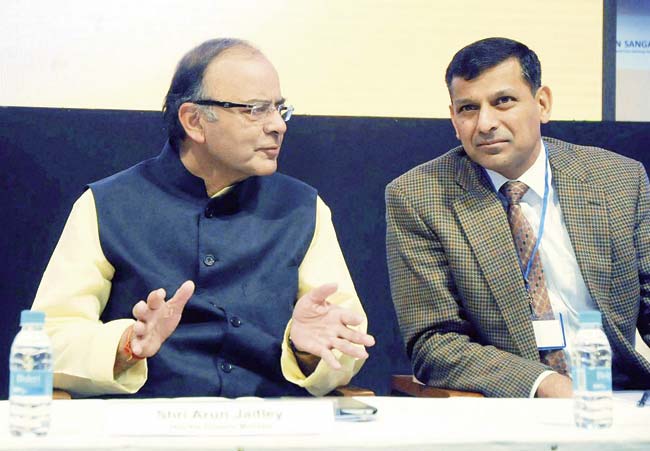 Finance Minister Arun Jaitley with RBI Governor Raghuram Rajan at Gyan Sangam, a two-day retreat function for the chiefs of financial institutions. Pic/PTI