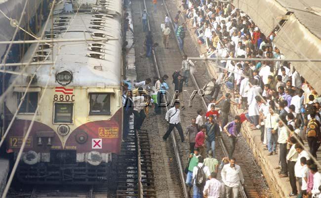 Meanwhile, at Thane, passengers took to walking on the tracks after waiting for long periods for a train to arrive