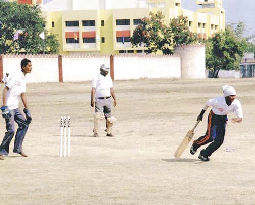Come on and cheer the players at Islam Gymkhana, Marine Drive