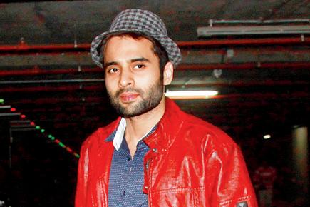 Jackky Bhagnani spotted donning a fedora at Mumbai airport