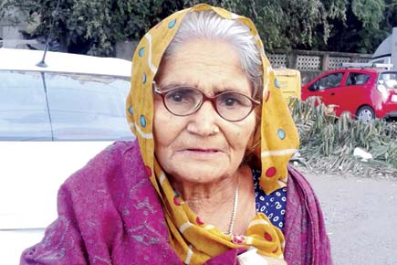Mumbai: Son, grandson thrash 70-year-old, throw her out of home
