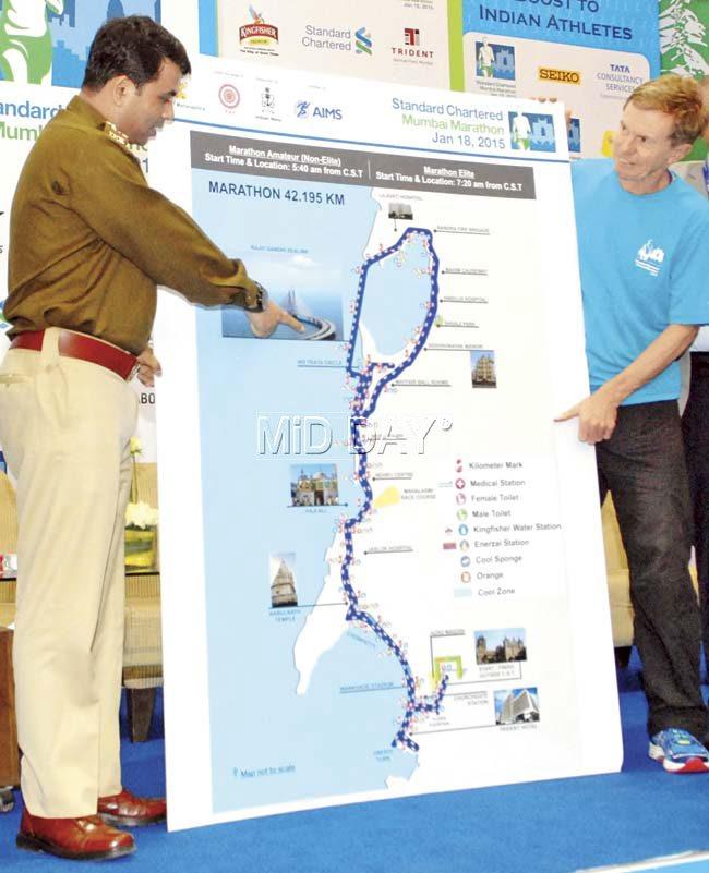 ACP (Traffic) Quaiser Khalid (l) noting points on the Marathon route map. Pic/Shadab Khan