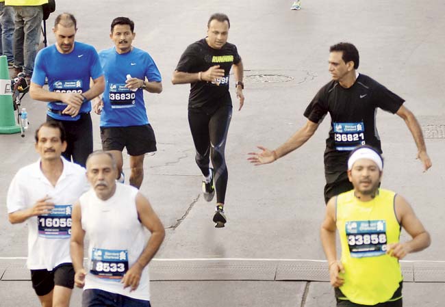 (l) Anil Ambani (centre) well known face and pace in the race