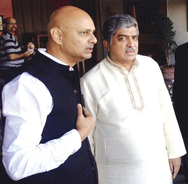 Nandan Nilekani with Rajeev Samant (left)