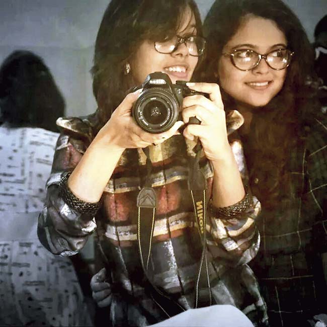 Niti Parekh (l) sometimes uses a mirror and her DSLR to click selfies like this one