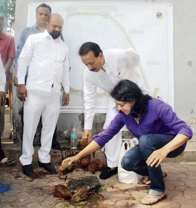On November 29, 2014, Congress group leader Devendra Amberkar, former MP Priya Dutt and ex-MLA Baba Siddique inaugurated the beautification project
