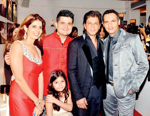 Manisha and Dabboo Ratnani with Shah Rukh Khan and Marc Robinson