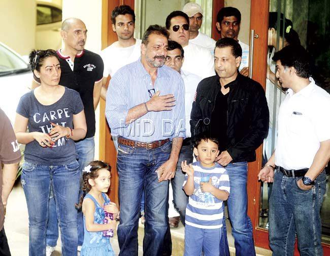 Actor Sanjay Dutt went to Yerawada jail yesterday and returned within an hour. Pic/Pradeep Dhivar