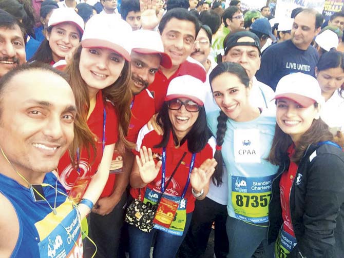 The team from Swades Foundation, including Zarina Screwvala, Ronnie Screwvala and Simone Arora, were at the marathon to promote rural empowerment. Rahul Bose, Tara Sharma Saluja and actress Dia Mirza also joined in