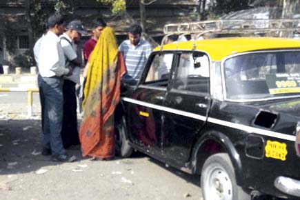 Touts hold Mumbai RTOs to ransom, rough up mid-day photographer