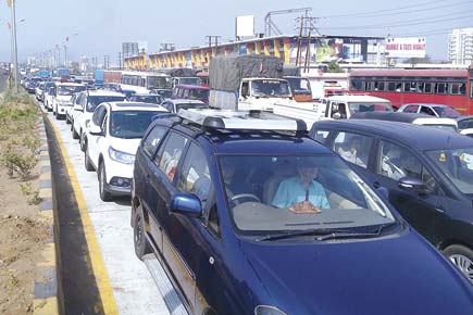 Navi Mumbai: New toll naka at Kharghar surprises and angers motorists