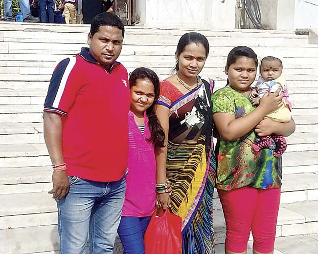 Female constable Vinanti Patil with her husband, Ravindra, and their three children