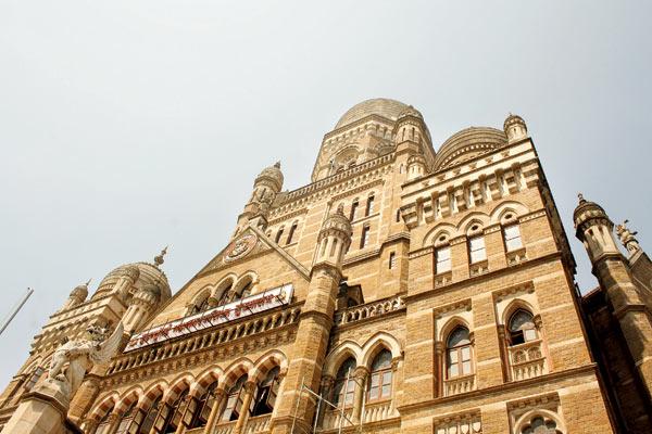 The BMC has initiated a preliminary enquiry against the engineer and the mukadam