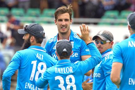 Carlton Tri-series: England edge past India to enter the final