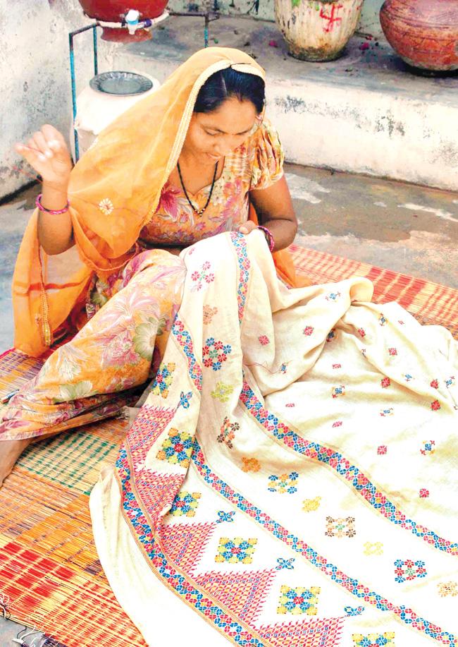A Kala Raksha artisan working on a saree embroidery