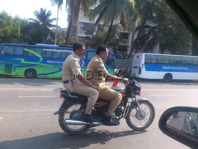 Mumbai: Cops blatanty flout rules, ride without helmet at WEH