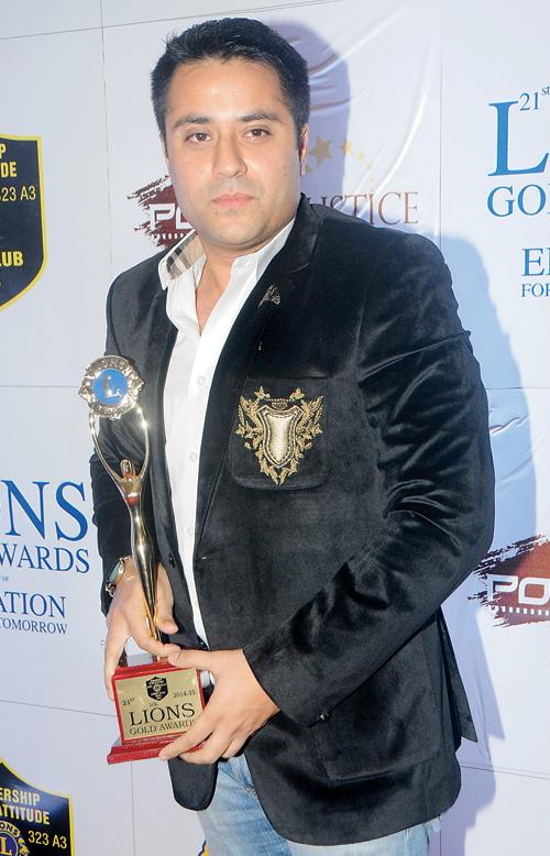 Waahiid Ali Khan with the award