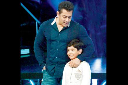 Salman Khan on sets of 'Indian Idol Jr'