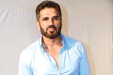 Suniel Shetty and other B-Town celebs at a birthday bash 
