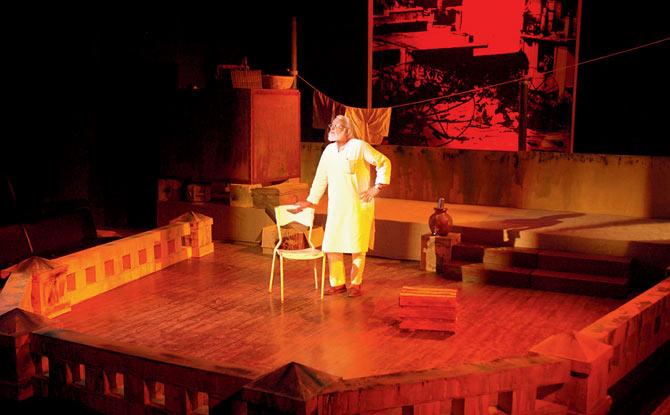 MS Sathyu giving instructions to the light operator, at Prithvi Theatre, on the sets of Sarphire — an IPTA Mumbai production. The play was directed by Rajendra Gupta and sets were designed by MS Sathyu