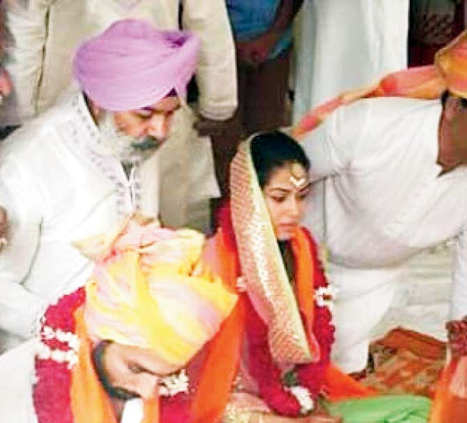 wedding wows: Shahid and Mira get knotted for life in a simple ceremony that was conducted as per Arya Samaj rituals