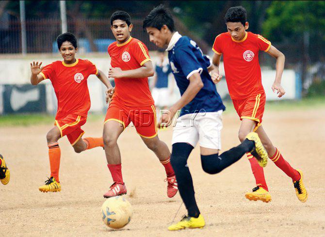 Kamran Ansari of ANZA (second from right) tackles the ball against Shri Mamabai High School players during the DSO U-17 football match at Azad Maidan yesterday. Pic/Atul Kamble