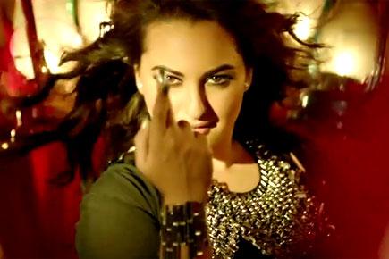 Watch Sonakshi Sinha in 'Nachan Farrate' song teaser