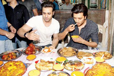 'Bangistan' co-stars Riteish Deshmukh, Pulkit Samrat's Iftar feast 