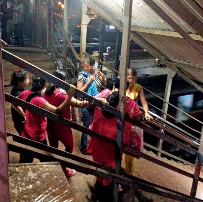Sex workers at the Santacruz railway bridge. Pic/Atul Kamble