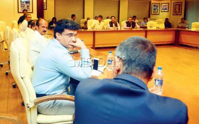 IPL Governing Council member Sourav Ganguly listens to IPL CEO Sundar Raman (right) before the meeting yesterday. Pic/Atul Kamble