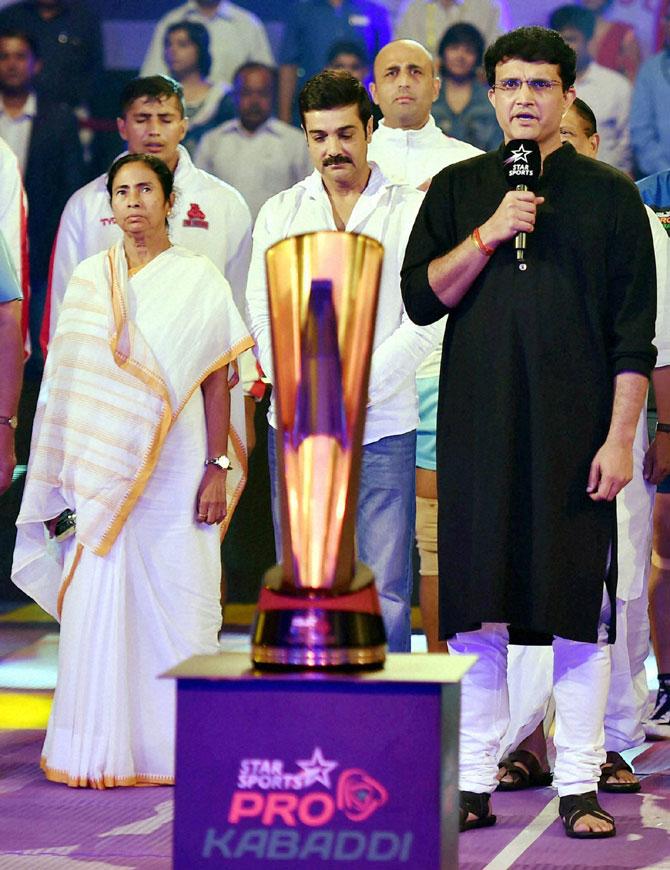 Sourav Ganguly sings the national anthem in presence of West Bengal Chief Minister Mamata Banerjee to kick off the Kolkata leg of Pro Kabaddi League 2015 on Wednesday. Pic/PTI