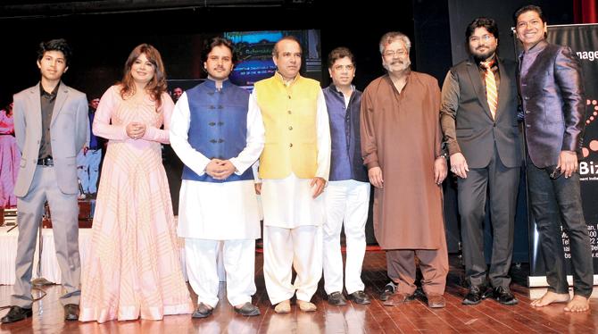 Smita Parikh, Javed  Ali, Suresh Wadkar, Saurabh Daftary, Hariharan, Babul Supriyo and Shaan