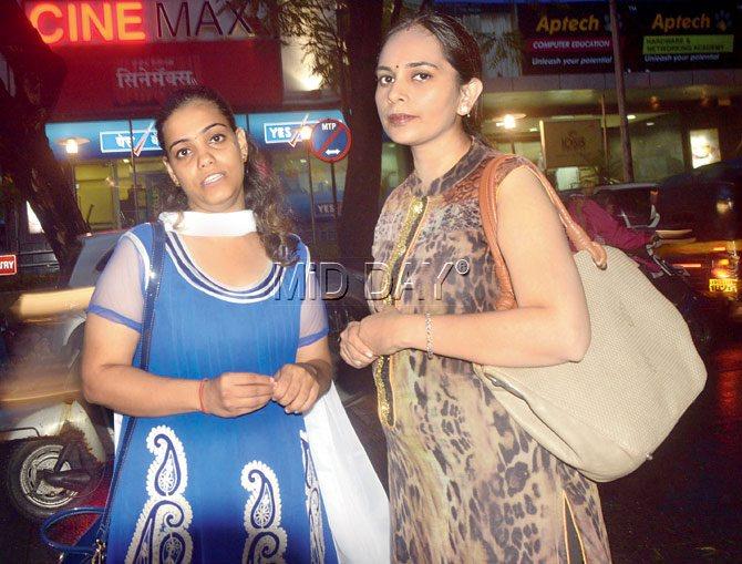 Pranita Semwal (left) and Komal Upadhyay filed a complaint with the theatre management after they spotted food trays