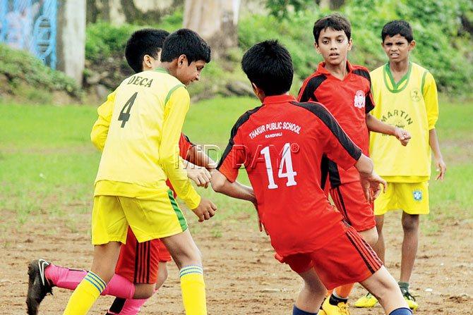 The Barfiwala players play the match wearing yellow bibs provided by DSO authorities. Pic/Nimesh Dave
