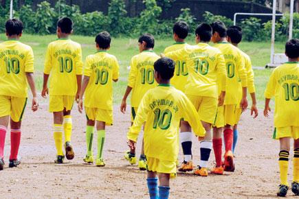 Jersey number gaffe: Mumbai school's football team scores imperfect 10