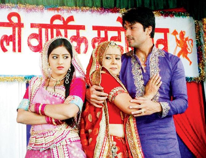 Deepika Singh (left) had alleged that her co-star Anas Rashid had touched her inappropriately while shooting for their show Diya Aur Baati Hum