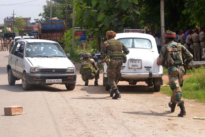 Indian Army personnel take position during the encounter with armed attackers at the police station in Dinanagar town, in the Gurdaspur district of Punjab state